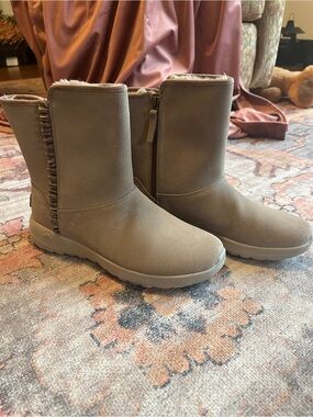 Skechers On-The-Go Joy Snowflake Faux Fur Boots Taupe Women’s 9.5 NWB